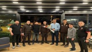 Kavga ihbarında bulunup polise pastalı kutlama yaptı