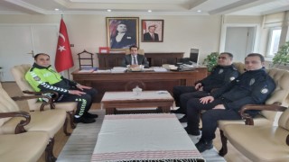 Kaymakam Uyar polis teşkilatını kutladı