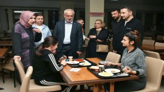 Keskin öğrencilerle sahur yaptı