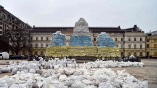 Kiev Prensesi Olganın heykeli kum torbalarıyla kapatıldı