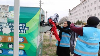 Kıyafetlerini ihtiyaç sahiplerine bağışladılar