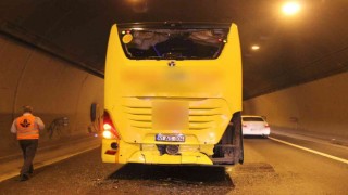 Kocaelide içinde 20 kişinin bulunduğu otobüse tır çarptı