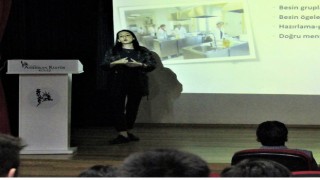 Kolej öğrencilerine beslenme eğitimi