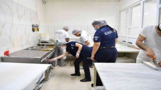 Konyaaltında bayram öncesi ‘tatlı ve çikolata üretimi denetimi