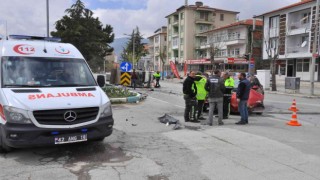 Konyada süt kamyoneti ile otomobil çarpıştı: 2 yaralı
