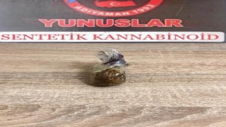 Kovalamacada yakalanan şahıslardan uyuşturucu çıktı