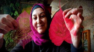 Kurumuş yaprakları sanat eserine dönüştürüyor