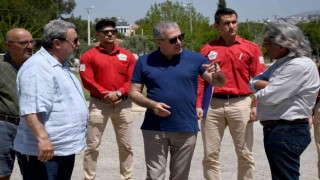 Kuşadası Belediyesi yöneticileri kenti karış karış dolaşıyor