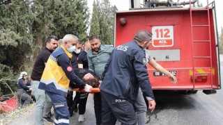 Kuşadasında virajı alamayan araç şarampolu uçtu