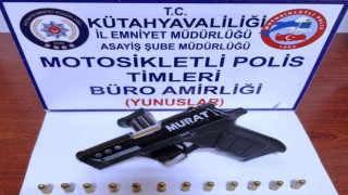 Kütahyada bir şahsın üzerinde ruhsatsız tabanca ele geçirildi