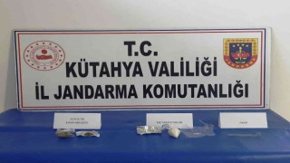 Kütahyada durdurulan araçta uyuşturucu ele geçirildi