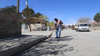 Mahallelerde temizlik çalışmaları devam ediyor