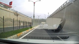 Makas atarak ilerledi, hem kendi hem de başkalarının canını tehlikeye attı