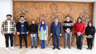 Makedonyada Gençlik Kampına katılacak olan NEVÜ öğrencileri rektör Aktekini ziyaret etti