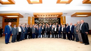 Malatyada eski ve yeni belediye başkanları iftar sofrasında buluştu