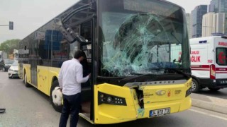 Maltepede İETT otobüsü yolcu dolu minibüse çarptı: 1 yaralı