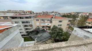 Manisa itfaiyesinden yoğun fırtına mesaisi