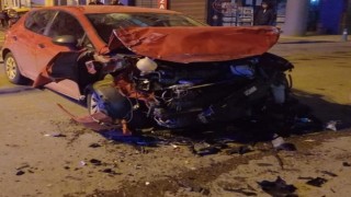Manisada askeri ambulans ile otomobil çarpıştı: 3 yaralı