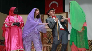 Manisada ‘Kanlı Nigar orta oyunu ilgiyle izlendi