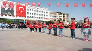 Manisada korona virüs sonrası ilk 23 Nisan kutlandı