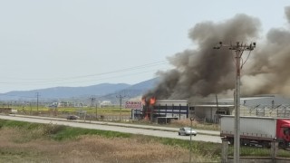 Manisada sebze-meyve işletmesinde çıkan yangın korkuttu