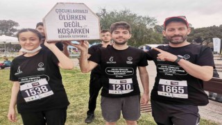 Maraton İzmirde tabutla koştu