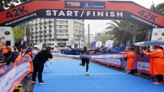 Maraton İzmirde yeniden rekor kırıldı