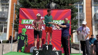 Maratonda kazanan sporcular ödüllerin sahibi oldu