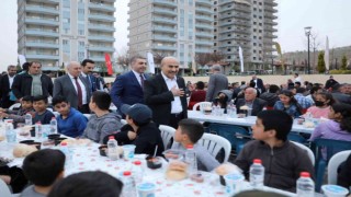 Mardin Valisi Demirtaş, iftarda vatandaşlarla bir araya geldi