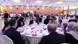 Mardin Valisi Vali Demirtaş öğrencilerle iftarda bir araya geldi