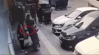 Market arabasında duran çantayı böyle çaldı