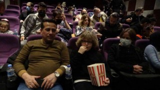 Marmaris polisi sinemada ‘iyi ki varsın Eren filmini izledi