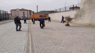 Maver Kemal Arsoy Ortaokulunda yangın ve deprem tatbikatı