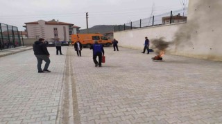 Maver Kemal Arsoy Ortaokulunda yangın ve deprem tatbikatı