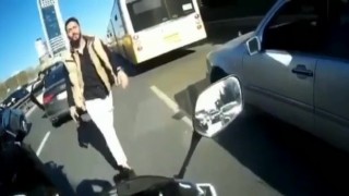 Mecidiyeköyde kadın motor sürücüsüne ‘tükürüklü taciz kamerada