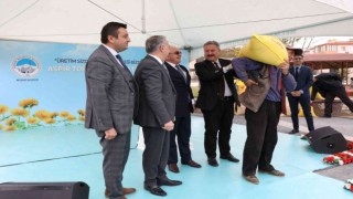 Melikgazi 18 ton aspir tohumunu çiftçiye dağıttı