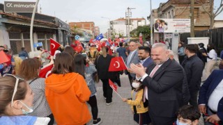 Menemende 23 nisan kutlamaları renkli kortejle başladı