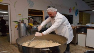 Menemende iftarlıklar Başkan Pehlivandan