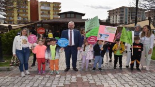 Menemende ‘Sokak Hayvanları Günü etkinliği