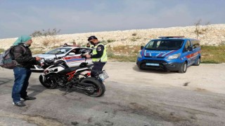 Mersinde motosiklet ve motorlu bisikletler denetlendi