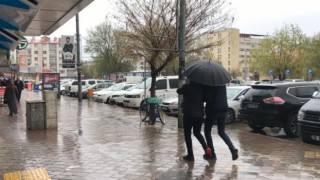 Meteoroloji uyarmıştı, Iğdırda Nisan yağmurları başladı