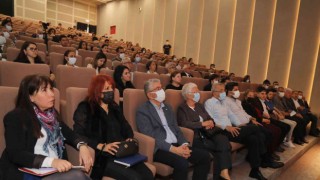 Mezitli Belediyesi çalışanlarına metaverse semineri