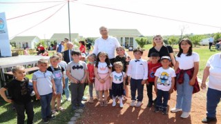 Mezitlide çocuklar bayramı Mutlu Yaşam Köyünde kutladı