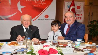 MHP lideri Bahçeli, şehit aileleriyle iftar yemeğinde bir araya geldi