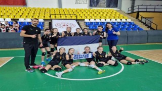 Midi Kızlar Voleybol Takımı Türkiyenin en iyi 32 takımı arasında