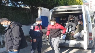 Minibüste 28 kaçak göçmen yakalandı