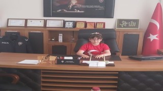 Minik müdür polislere ilk talimatı telsiz ile verdi