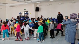 Minik öğrencilere polislik mesleği tanıtıldı