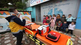 Minikler ambulans çeşitleri ve hizmetlerini öğrendi