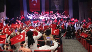 Miniklerin coşkusu, ayakta alkışlandı